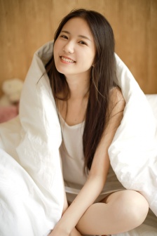 美女穿开裆透明内裤图片